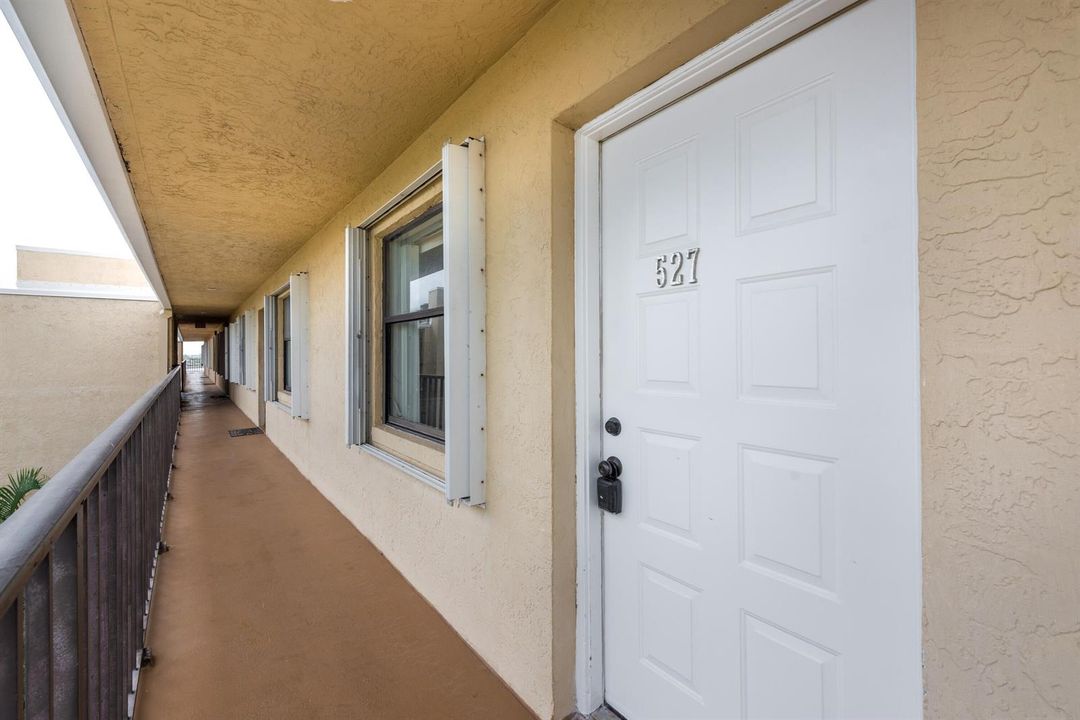 896 N Federal Hwy-2