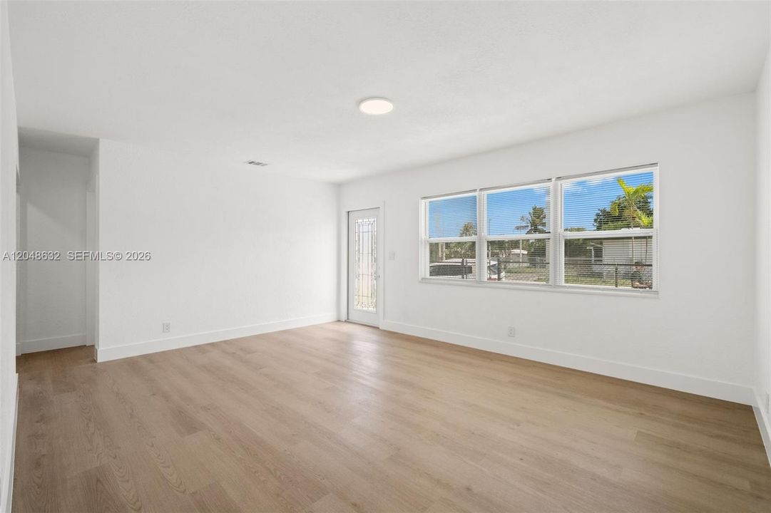 En Venta: $485,000 (4 camas, 2 baños, 1443 Pies cuadrados)