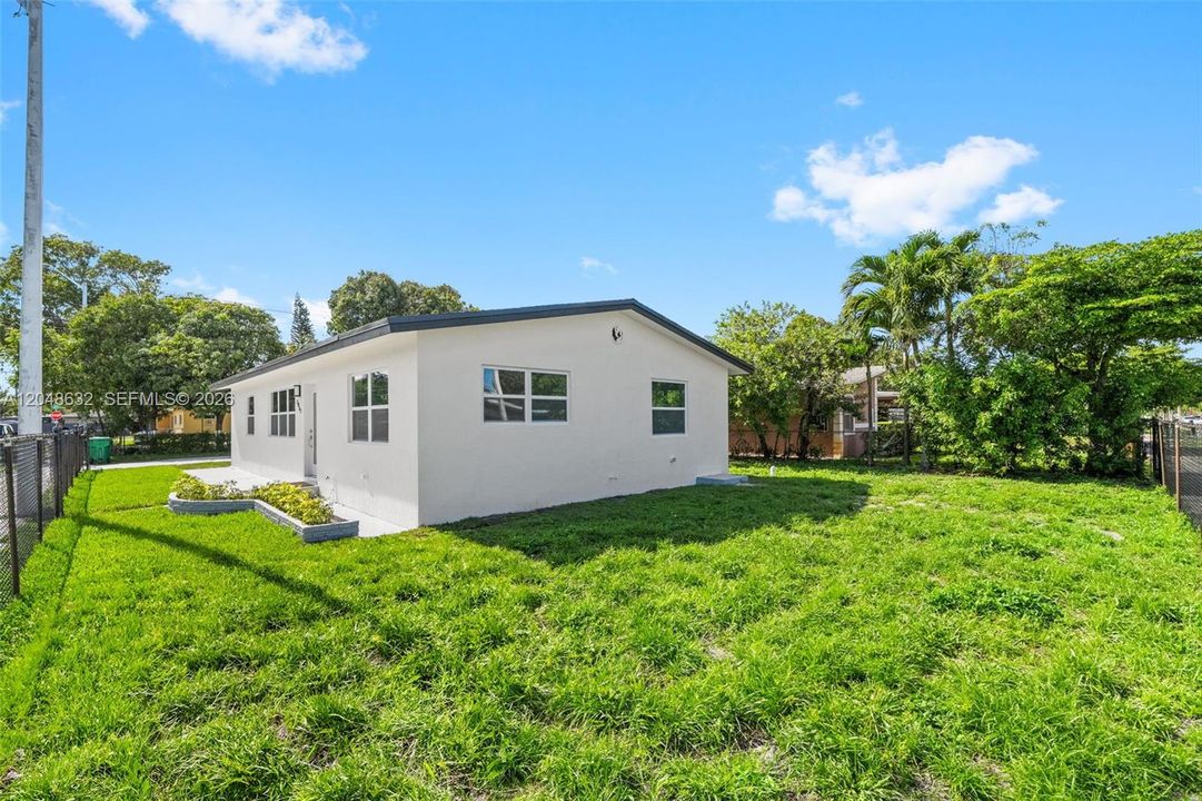 En Venta: $485,000 (4 camas, 2 baños, 1443 Pies cuadrados)