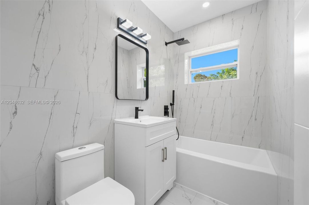 En Venta: $485,000 (4 camas, 2 baños, 1443 Pies cuadrados)