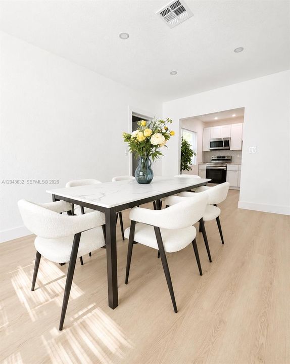En Venta: $485,000 (4 camas, 2 baños, 1443 Pies cuadrados)