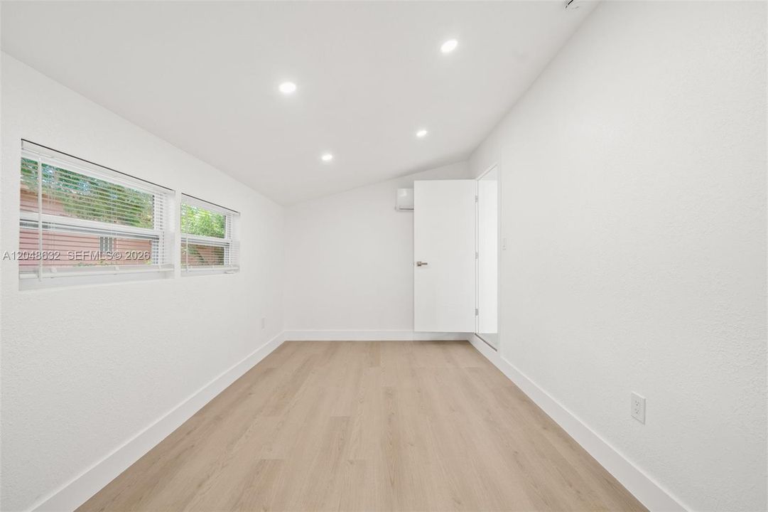 En Venta: $485,000 (4 camas, 2 baños, 1443 Pies cuadrados)