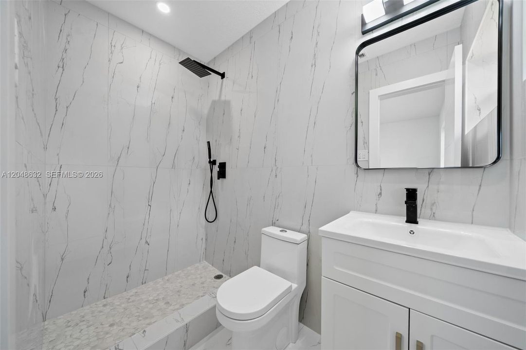 En Venta: $485,000 (4 camas, 2 baños, 1443 Pies cuadrados)