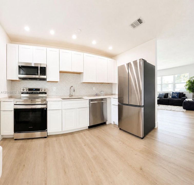 En Venta: $485,000 (4 camas, 2 baños, 1443 Pies cuadrados)