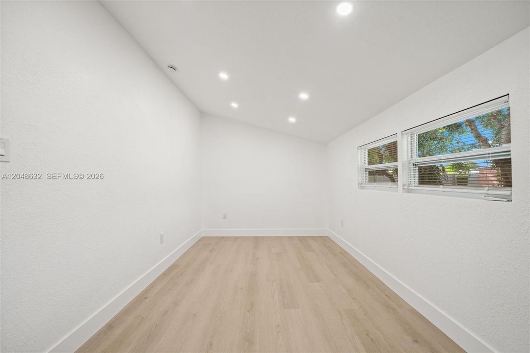 En Venta: $485,000 (4 camas, 2 baños, 1443 Pies cuadrados)
