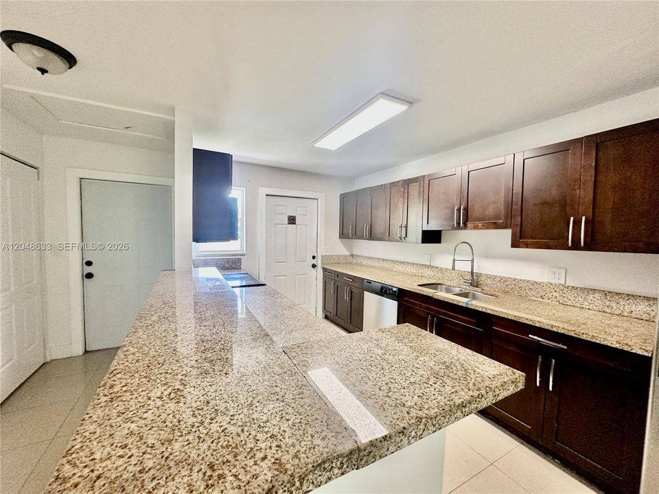 For Rent: $2,500 (3 beds, 2 baths, 1196 Square Feet)