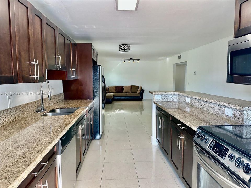 For Rent: $2,500 (3 beds, 2 baths, 1196 Square Feet)