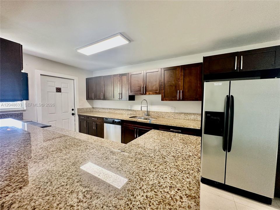 For Rent: $2,500 (3 beds, 2 baths, 1196 Square Feet)