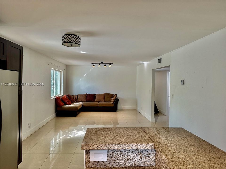For Rent: $2,500 (3 beds, 2 baths, 1196 Square Feet)