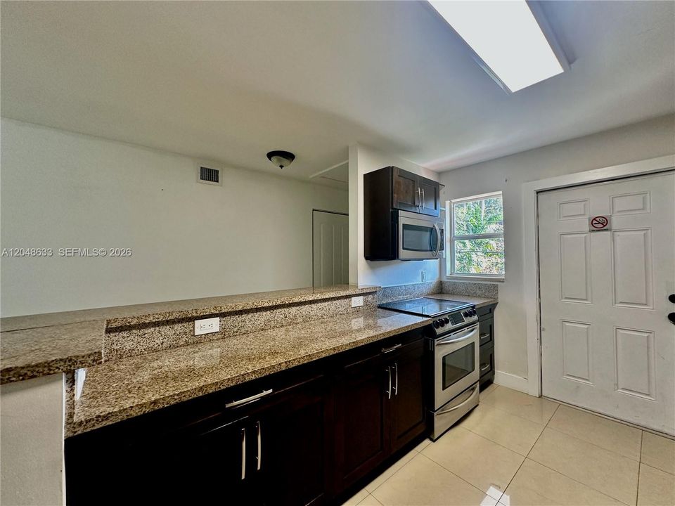 For Rent: $2,500 (3 beds, 2 baths, 1196 Square Feet)