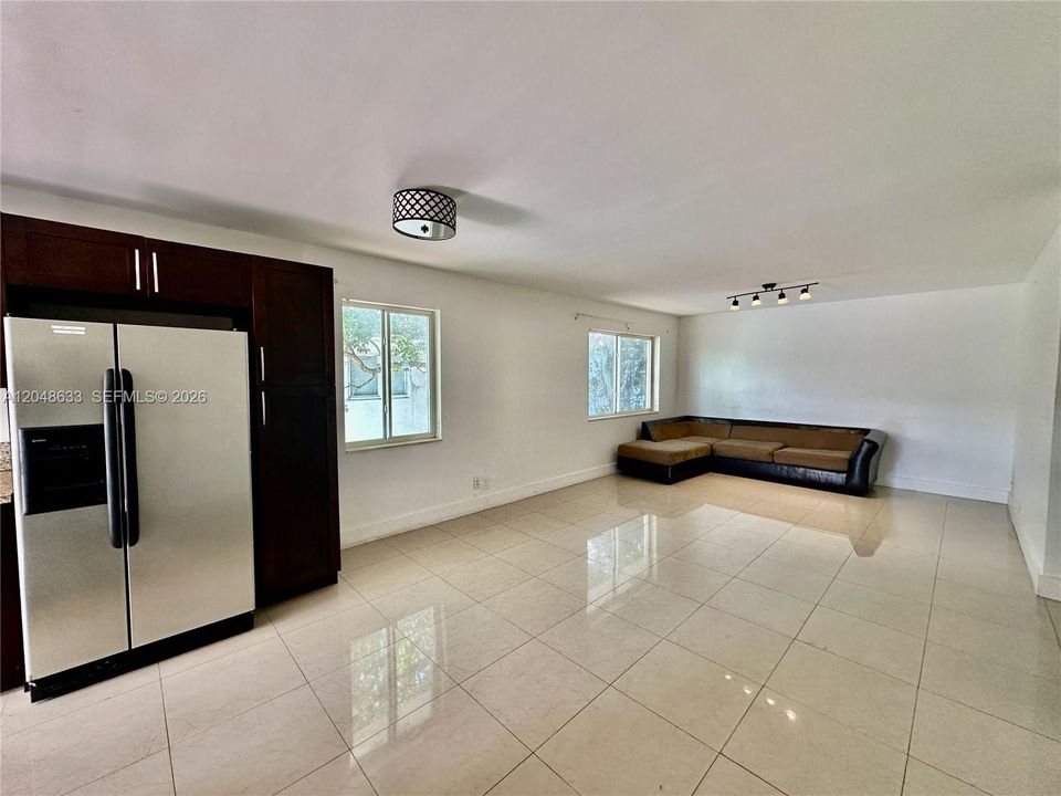 For Rent: $2,500 (3 beds, 2 baths, 1196 Square Feet)
