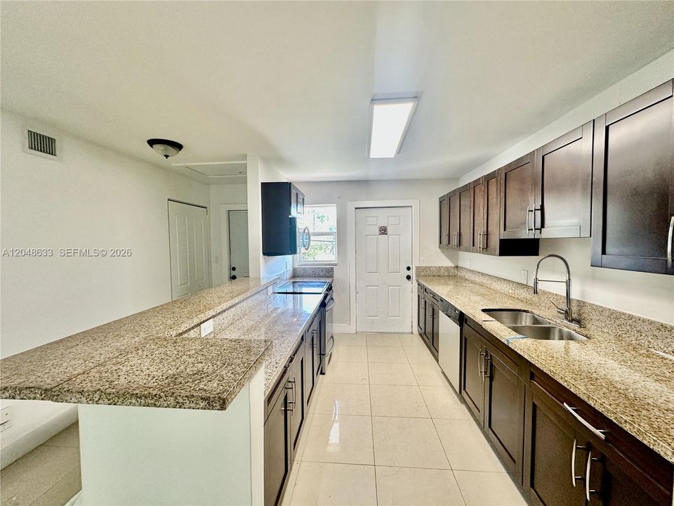 For Rent: $2,500 (3 beds, 2 baths, 1196 Square Feet)