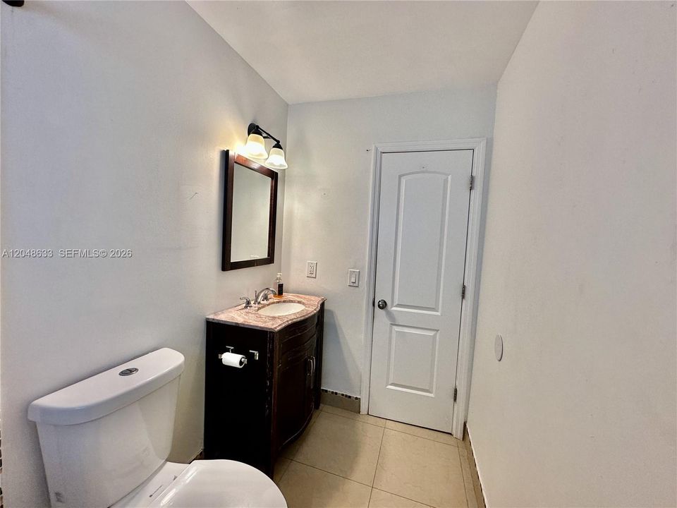 For Rent: $2,500 (3 beds, 2 baths, 1196 Square Feet)