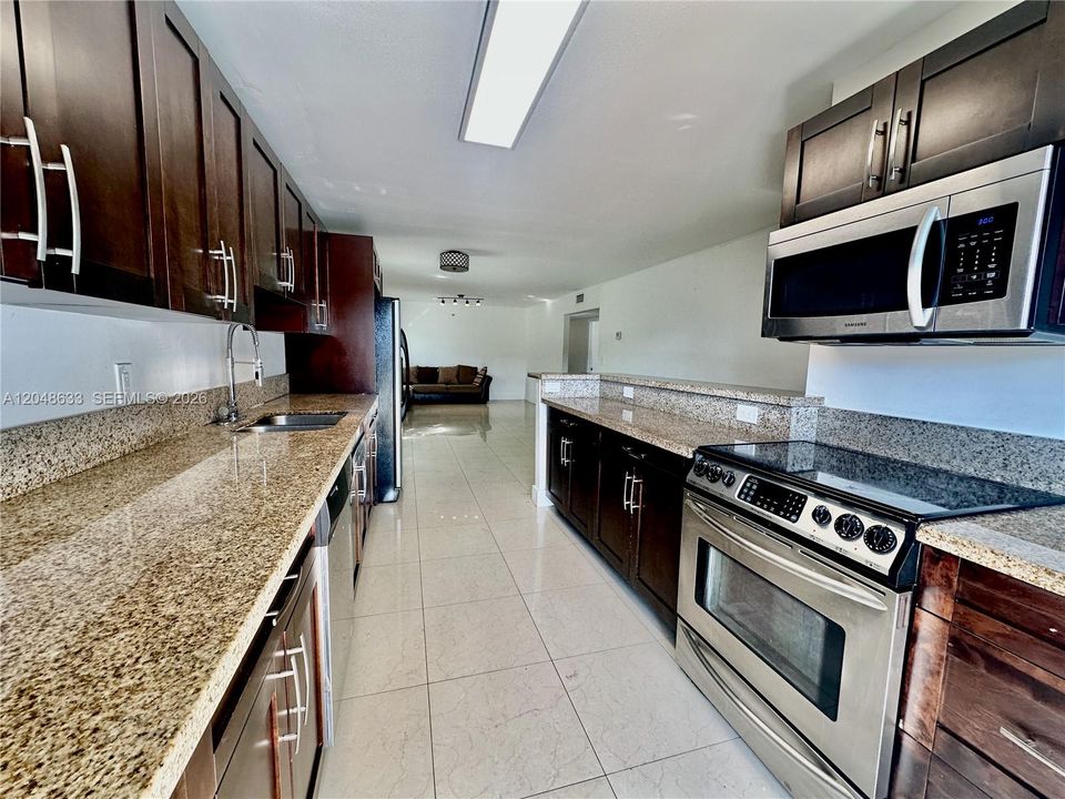 For Rent: $2,500 (3 beds, 2 baths, 1196 Square Feet)