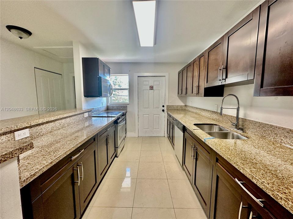 For Rent: $2,500 (3 beds, 2 baths, 1196 Square Feet)