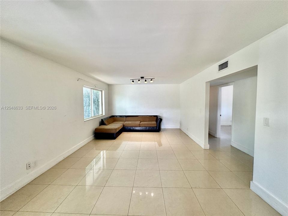 For Rent: $2,500 (3 beds, 2 baths, 1196 Square Feet)