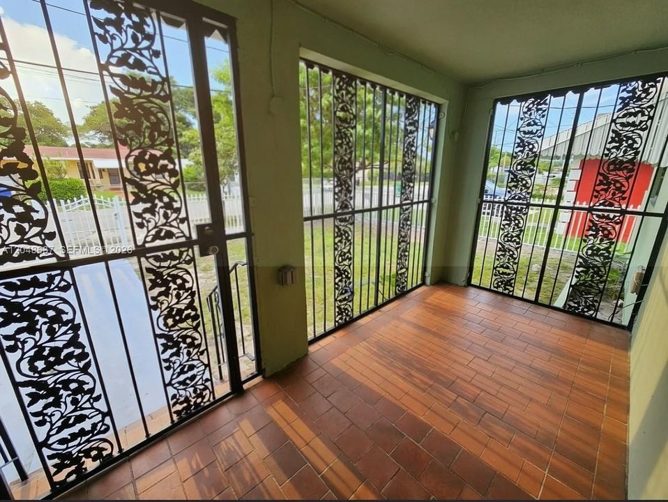 На продажу: $430,000 (4 спален, 2 ванн, 1690 Квадратных фут)
