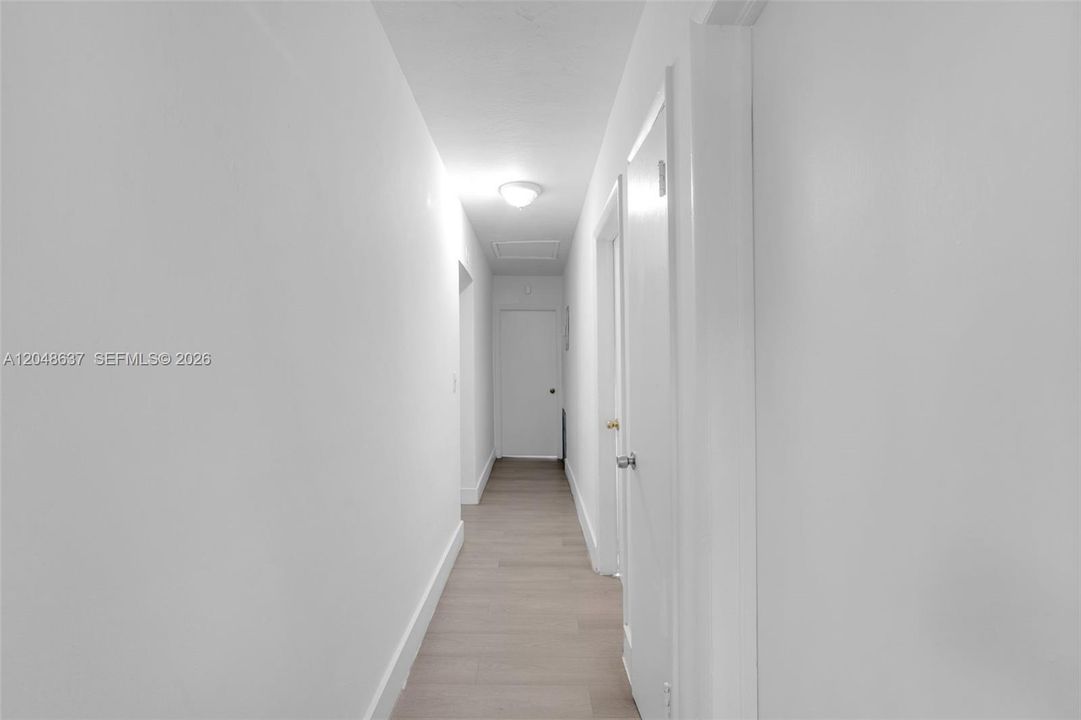 На продажу: $430,000 (4 спален, 2 ванн, 1690 Квадратных фут)
