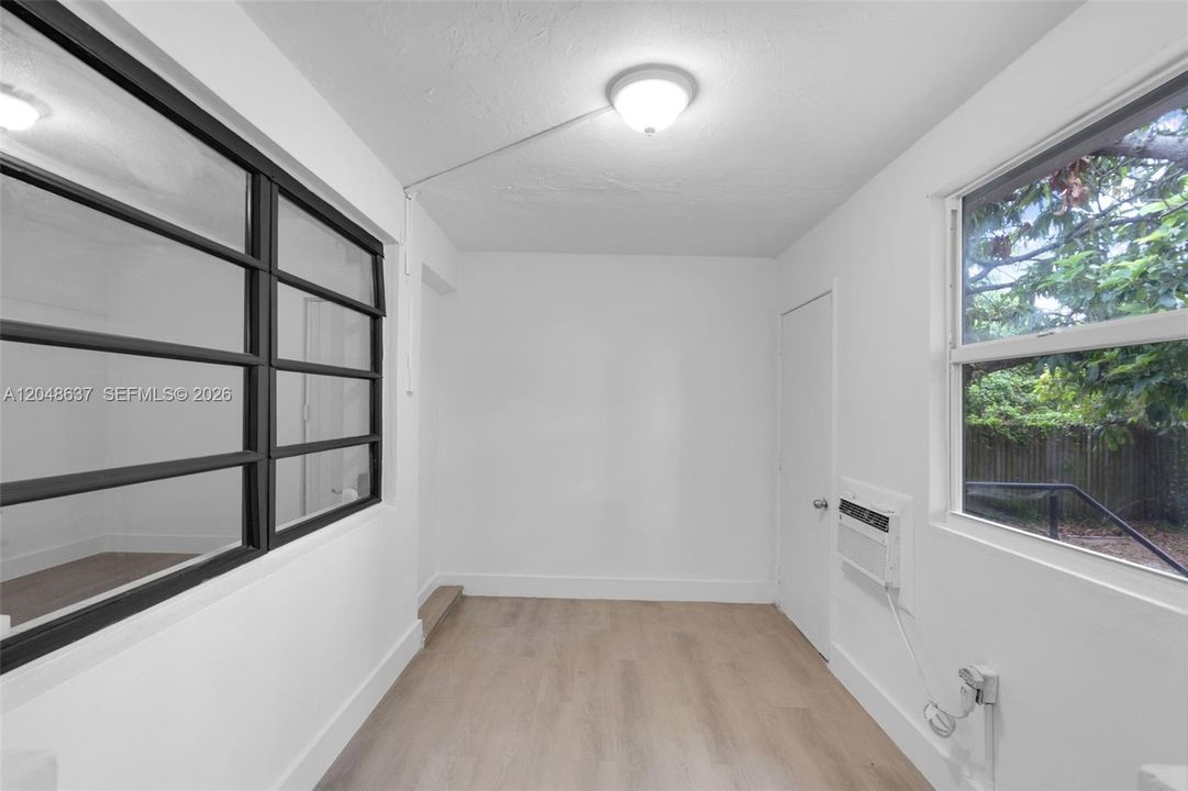 На продажу: $430,000 (4 спален, 2 ванн, 1690 Квадратных фут)