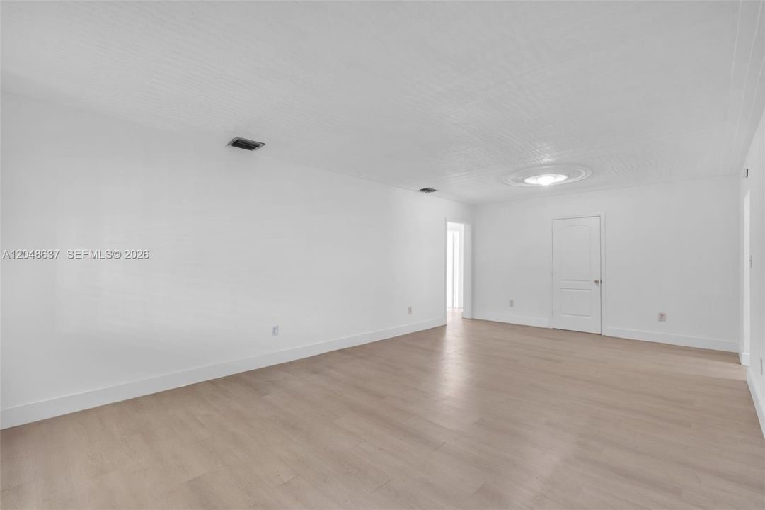На продажу: $430,000 (4 спален, 2 ванн, 1690 Квадратных фут)