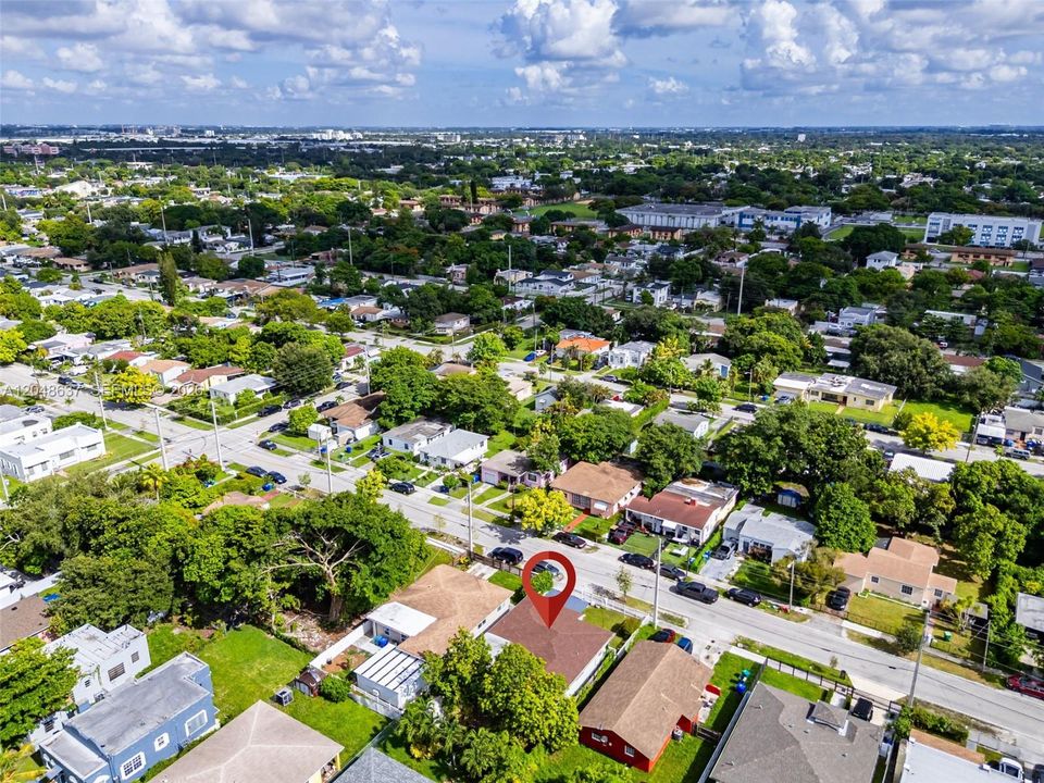 На продажу: $430,000 (4 спален, 2 ванн, 1690 Квадратных фут)