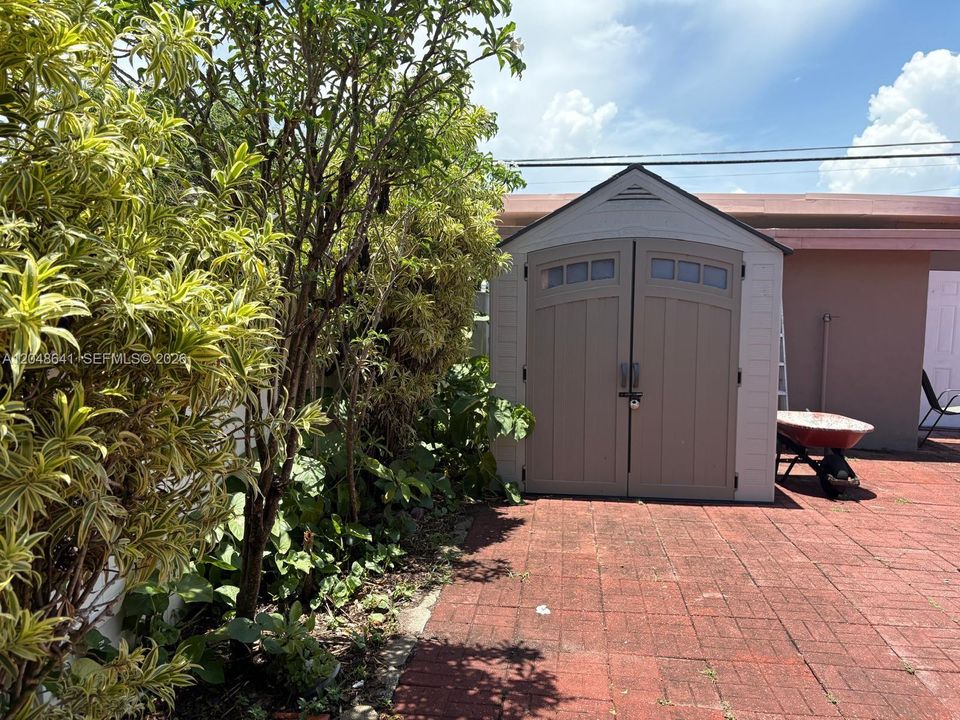 For Sale: $529,900 (3 beds, 2 baths, 1323 Square Feet)