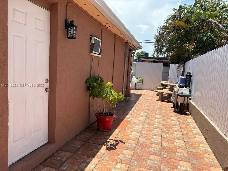 For Sale: $529,900 (3 beds, 2 baths, 1323 Square Feet)