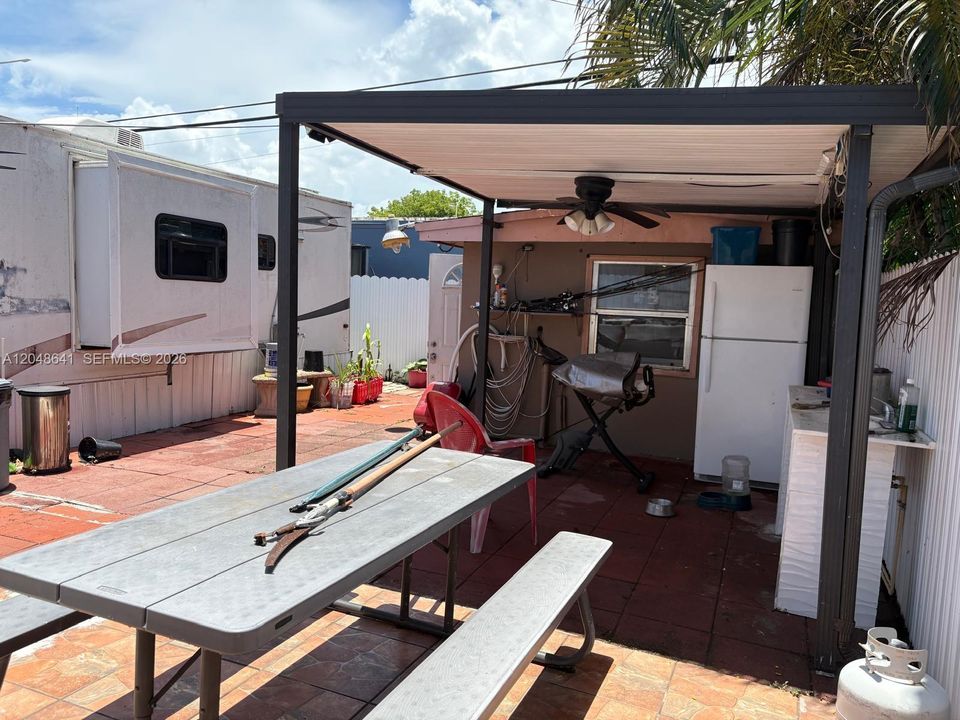 For Sale: $529,900 (3 beds, 2 baths, 1323 Square Feet)