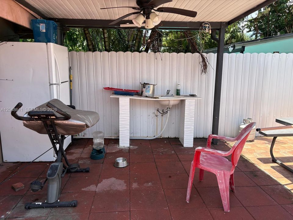 For Sale: $529,900 (3 beds, 2 baths, 1323 Square Feet)