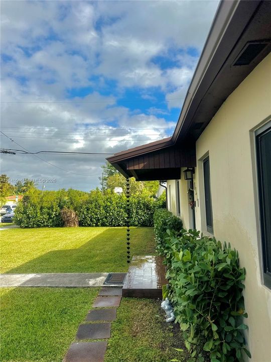 For Rent: $3,500 (3 beds, 1 baths, 1565 Square Feet)