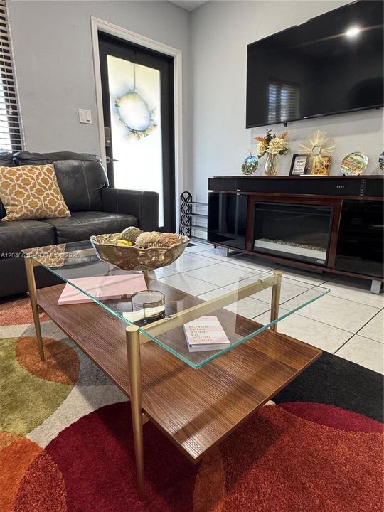 For Rent: $3,500 (3 beds, 1 baths, 1565 Square Feet)