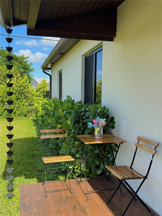 For Rent: $3,500 (3 beds, 1 baths, 1565 Square Feet)