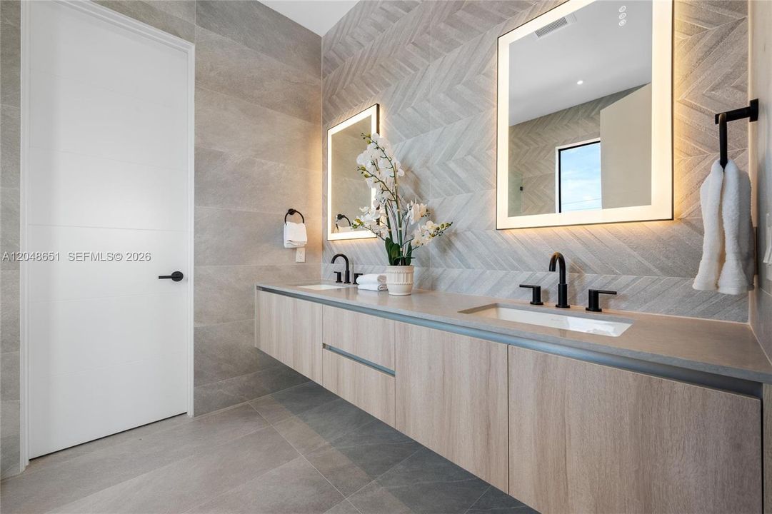 For Sale: $1,519,000 (4 beds, 4 baths, 2671 Square Feet)