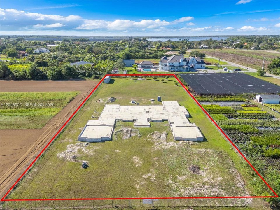 En Venta: $829,000 (1.25 acres)