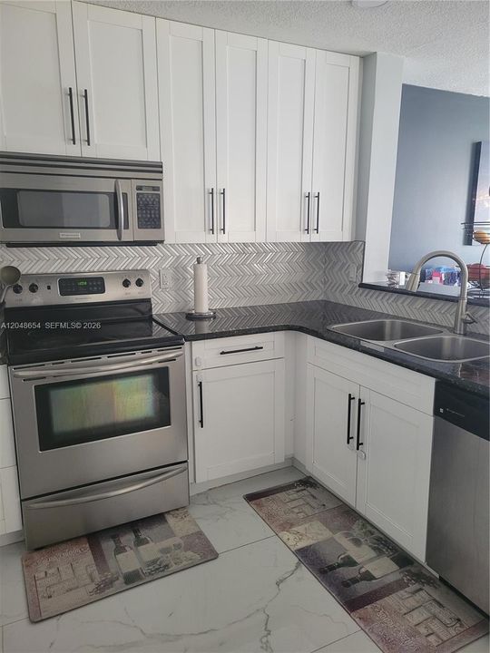 В аренду: $4,400 (4 спален, 2 ванн, 2113 Квадратных фут)