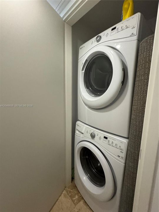 For Rent: $4,000 (1 beds, 1 baths, 653 Square Feet)
