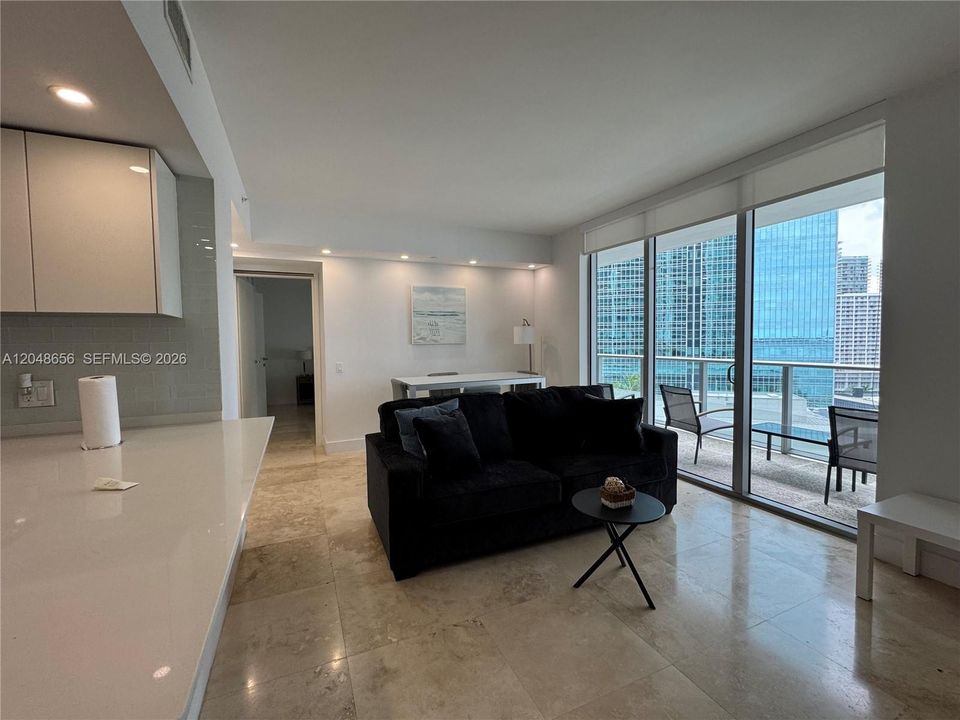 For Rent: $4,000 (1 beds, 1 baths, 653 Square Feet)