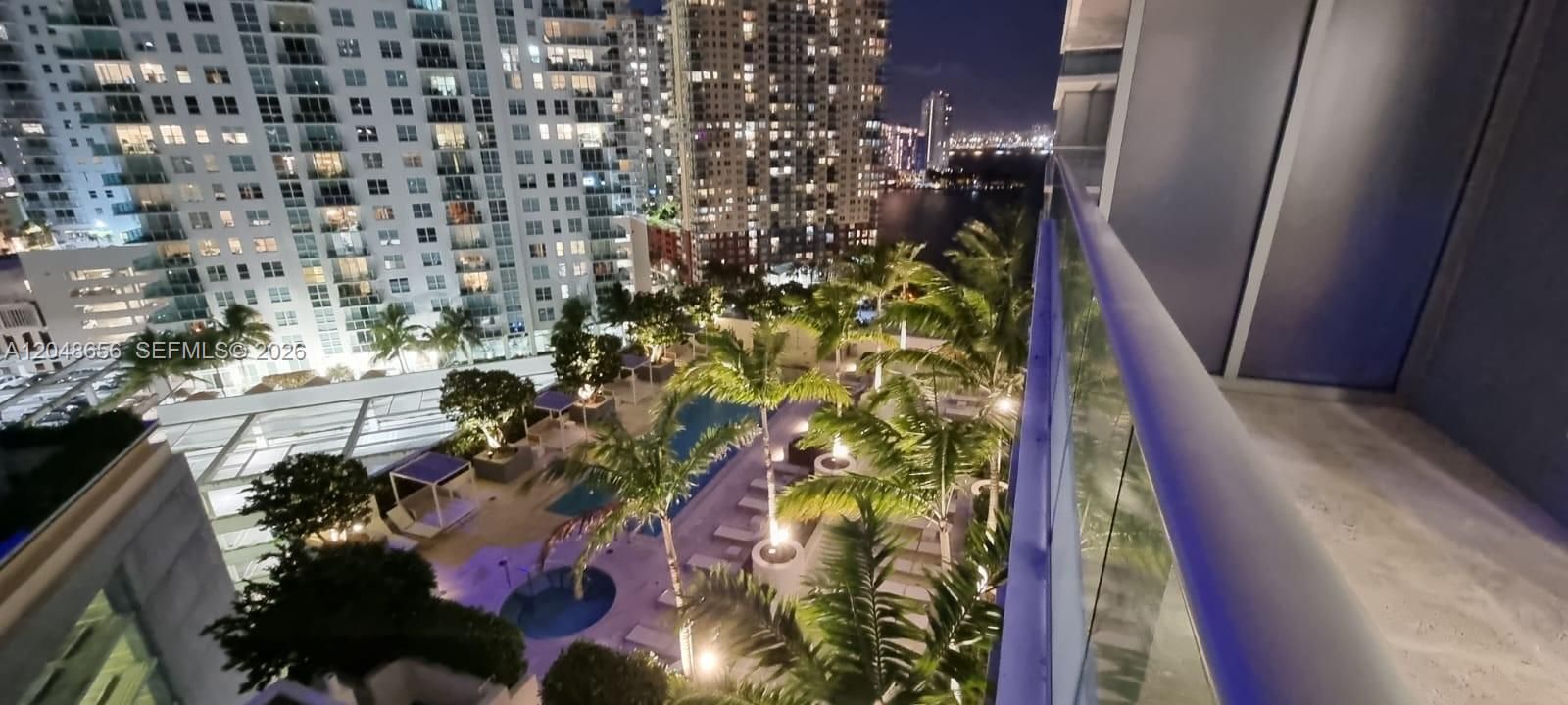 For Rent: $4,000 (1 beds, 1 baths, 653 Square Feet)