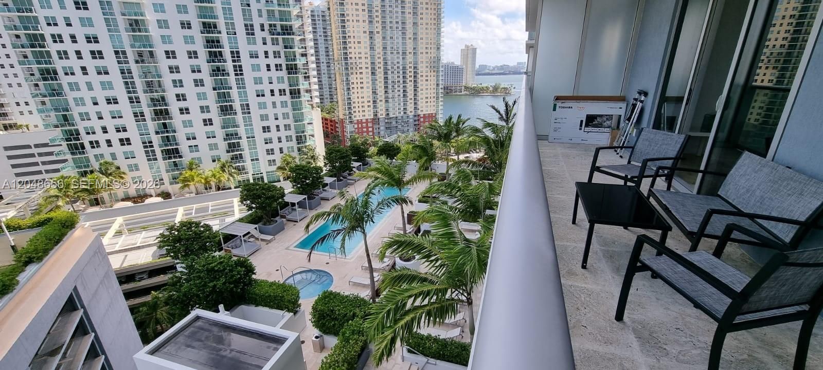 For Rent: $4,000 (1 beds, 1 baths, 653 Square Feet)