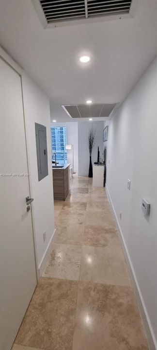 For Rent: $4,000 (1 beds, 1 baths, 653 Square Feet)