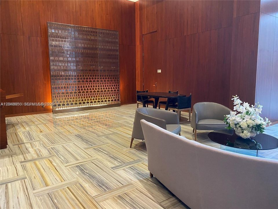 For Rent: $4,000 (1 beds, 1 baths, 653 Square Feet)