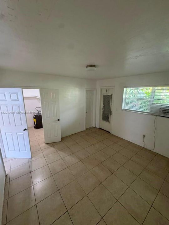 В аренду: $1,600 (1 спален, 1 ванн, 3290 Квадратных фут)