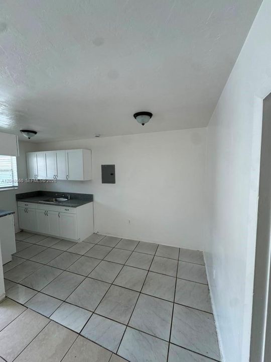 В аренду: $1,600 (1 спален, 1 ванн, 3290 Квадратных фут)