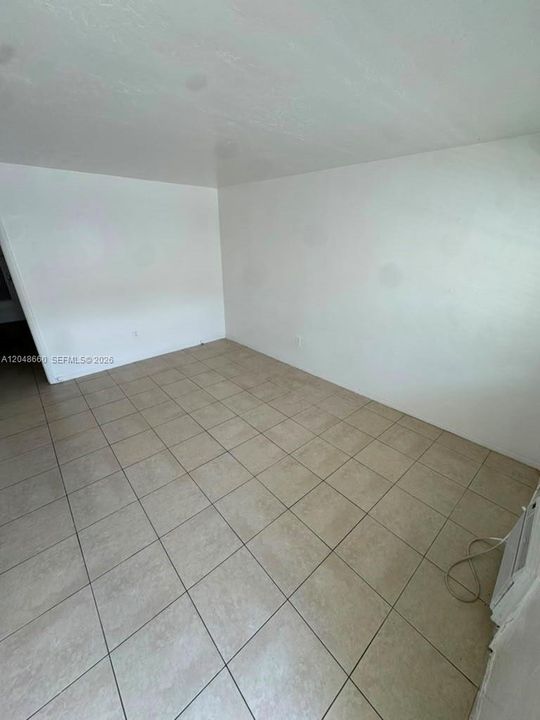 В аренду: $1,600 (1 спален, 1 ванн, 3290 Квадратных фут)