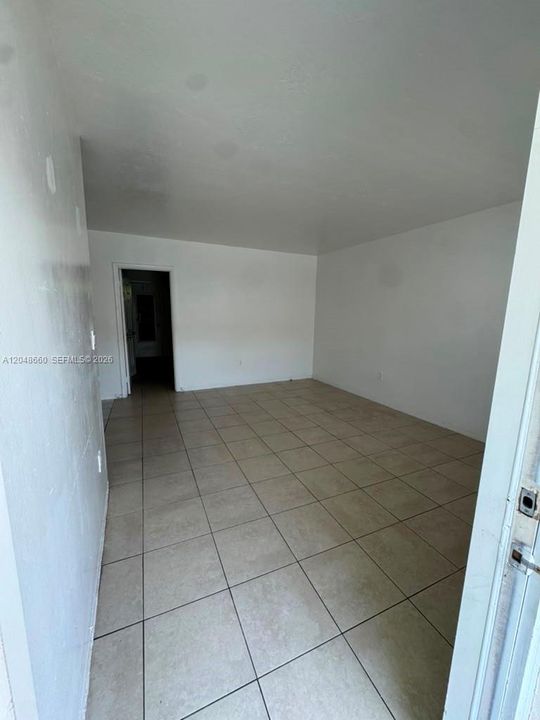 В аренду: $1,600 (1 спален, 1 ванн, 3290 Квадратных фут)