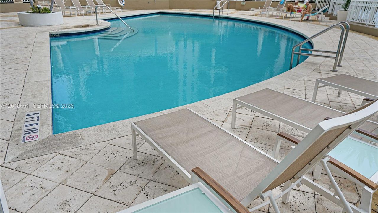 For Rent: $4,900 (2 beds, 2 baths, 1303 Square Feet)