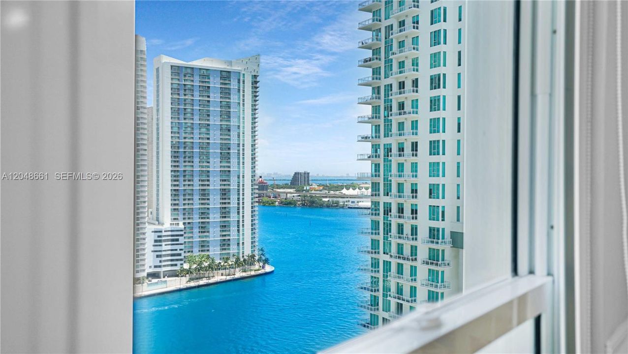 For Rent: $4,900 (2 beds, 2 baths, 1303 Square Feet)