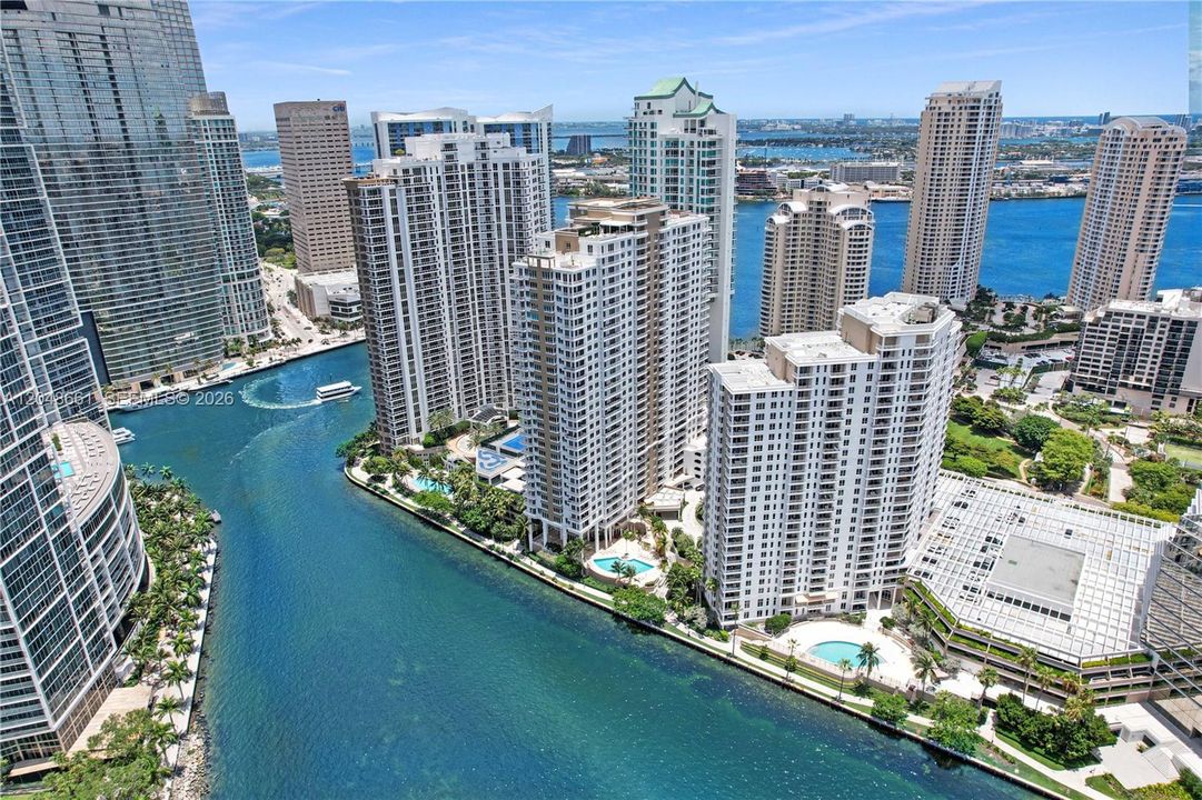 For Rent: $4,900 (2 beds, 2 baths, 1303 Square Feet)