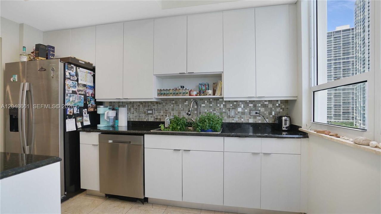 For Rent: $4,900 (2 beds, 2 baths, 1303 Square Feet)