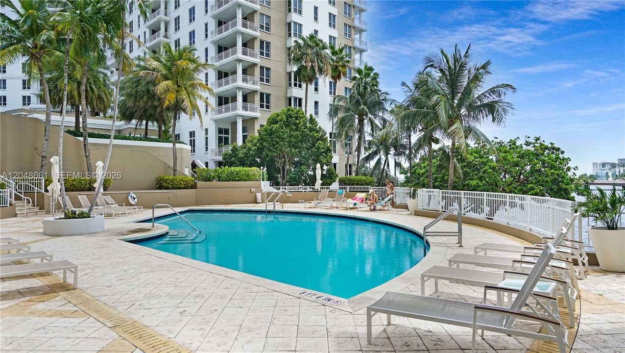 For Rent: $4,900 (2 beds, 2 baths, 1303 Square Feet)